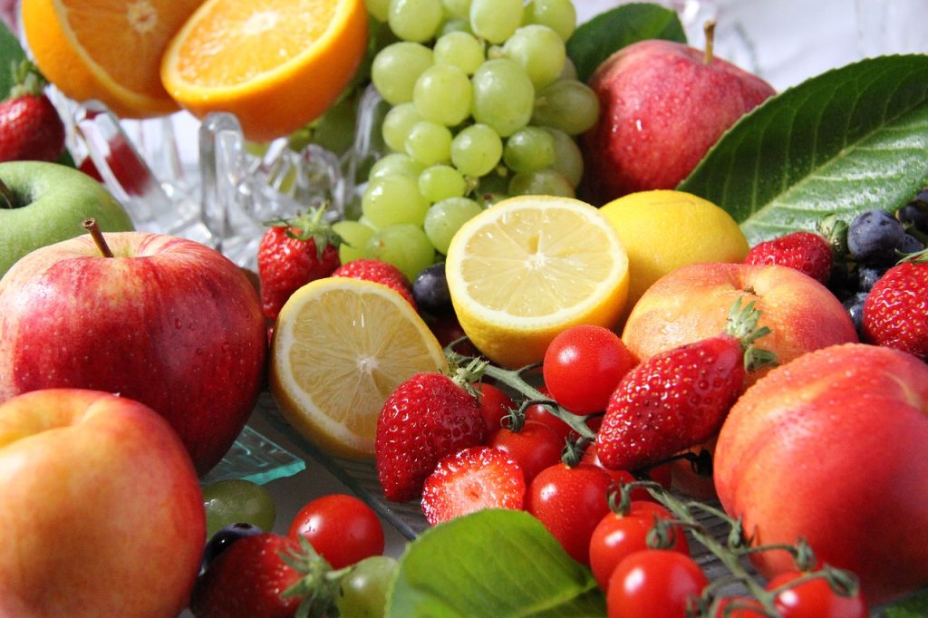 Variétés de fruits colorés.