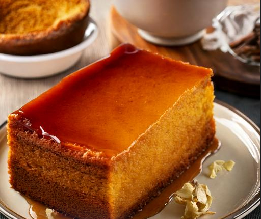 Part de gâteau moelleux au sirop d'érable.
