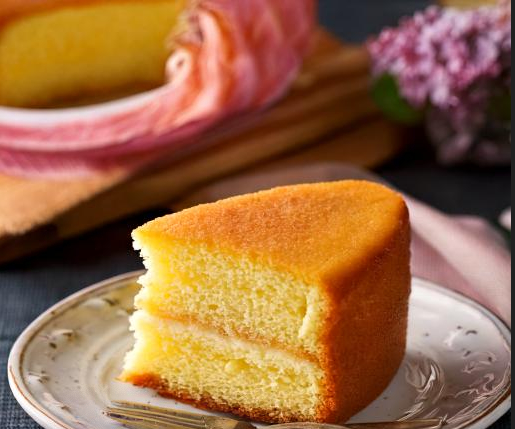 Part de gâteau moelleux au sucre de bouleau.
